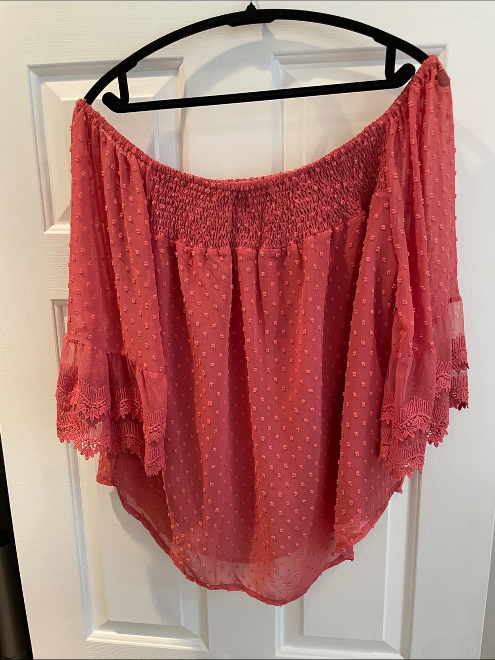 Off-Shoulder Swiss Dot Blouse in Coral Size L